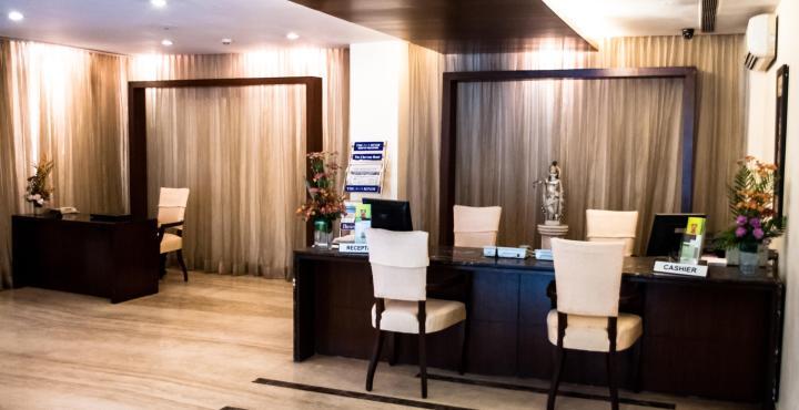 The Chevron Hotel Bangalore Exterior photo
